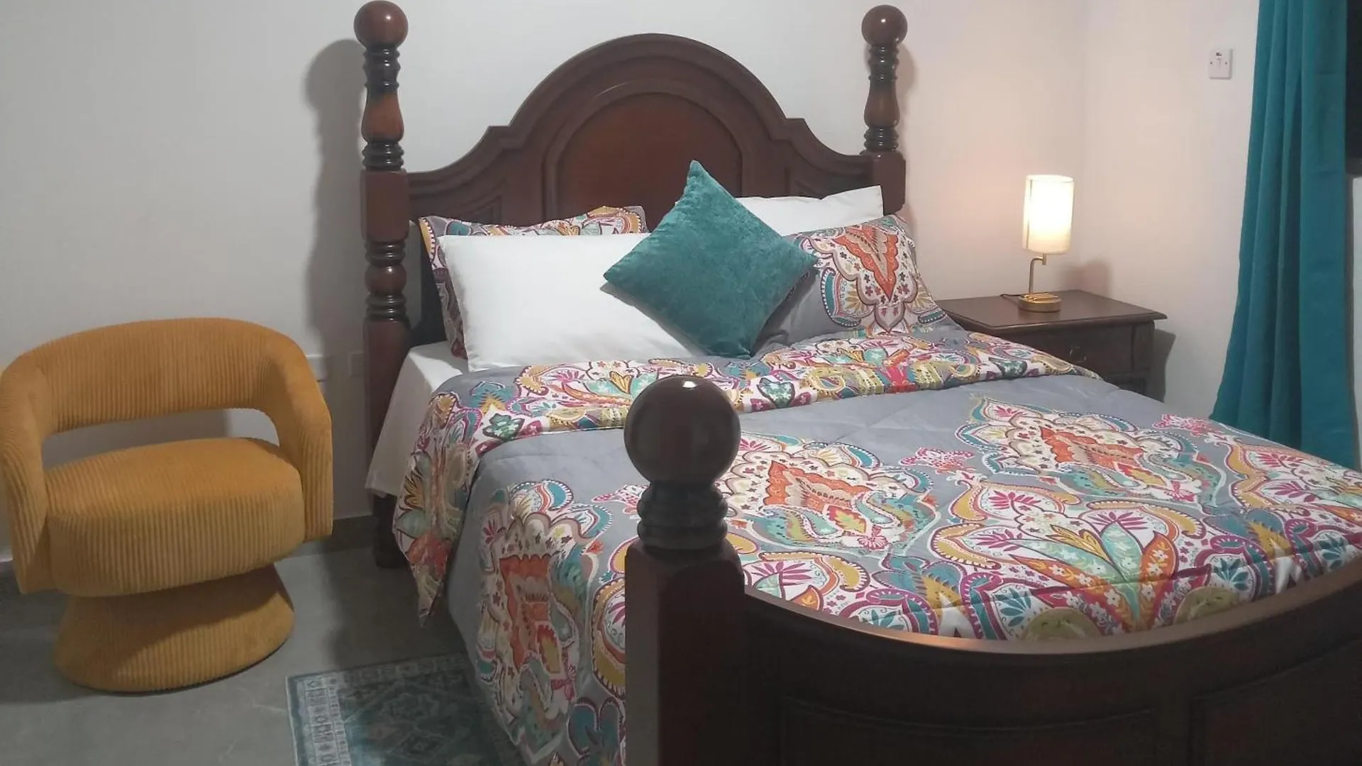 4K-Suite Kingston 0*,  Jamaica